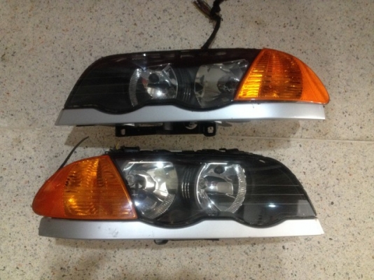 ไฟหน้าพร้อมไฟมุม BMW E46 เก่าญี่ปุ่นเเท้สภาพสวยหลอดครบ คู่ละ