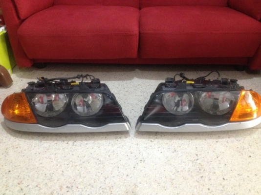 ไฟหน้าพร้อมไฟมุม BMW E46 เก่าญี่ปุ่นเเท้สภาพสวยหลอดครบ คู่ละ