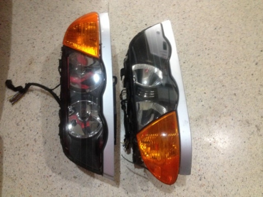 ไฟหน้าพร้อมไฟมุม BMW E46 เก่าญี่ปุ่นเเท้สภาพสวยหลอดครบ คู่ละ