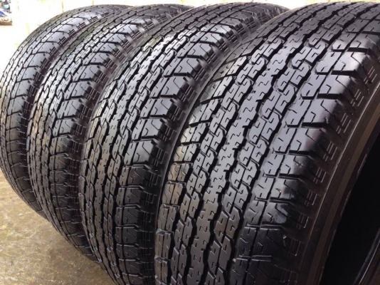 ยาง Bridgstone 255-65-17 ปี 15 ครบชุด 4 เส้น 7500  สภาพสวยๆไม่มีปะไม่บวมไม่กินข้าง ดอกยางเหลือเยอะเอาไปวิ่งกันใด้อีกยาวค่ะ