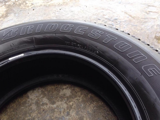 ยาง Bridgstone 255-65-17 ปี 15 ครบชุด 4 เส้น 7500  สภาพสวยๆไม่มีปะไม่บวมไม่กินข้าง ดอกยางเหลือเยอะเอาไปวิ่งกันใด้อีกยาวค่ะ