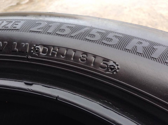 ยาง Bridgstone 215-55-17 ปี 15 ครบชุด 4 เส้น 5000 สภาพสวยๆไม่มีปะไม่บวมไม่กินข้าง ดอกยางเหลือเยอะเอาไปวิ่งกันใด้อีกยาวค่ะ ยาง Bridgstone 215-55-17 ปี 15 ครบชุด 4 เส้น 5000 สภาพสวยๆไม่มีปะไม่บวมไม่กินข้าง ดอกยางเหลือเยอะเอาไปวิ่งกันใด้อีกยาวค่ะ