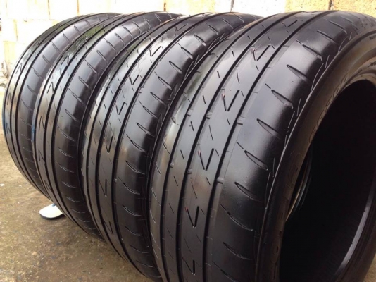 ยาง Bridgstone 215-55-17 ปี 15 ครบชุด 4 เส้น 5000  สภาพสวยๆไม่มีปะไม่บวมไม่กินข้าง ดอกยางเหลือเยอะเอาไปวิ่งกันใด้อีกยาวค่ะ