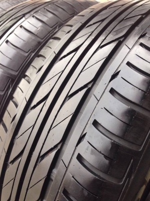ยาง Bridgstone 215-60-16 ปี 16 ครบชุด 4 เส้น 6000  สภาพสวยๆไม่มีปะไม่บวมไม่กินข้าง ดอกยางเหลือเยอะเอาไปวิ่งกันใด้อีกยาวค่ะ