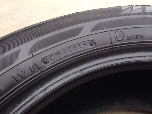 ยาง Bridgstone 215-60-16 ปี 16 ครบชุด 4 เส้น 6000  สภาพสวยๆไม่มีปะไม่บวมไม่กินข้าง ดอกยางเหลือเยอะเอาไปวิ่งกันใด้อีกยาวค่ะ