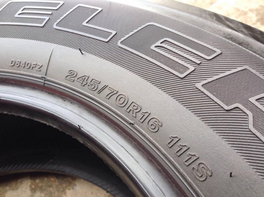 ยาง Bridgstone 245-70-16 ปี 15 ครบชุด 4 เส้น 7500  สภาพสวยๆไม่บวมไม่กินข้าง ดอกยางเหลือเยอะเอาไปวิ่งกันใด้อีกยาวค่ะ