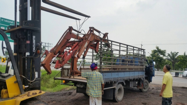 tractor-backhoe ได้จัดส่ง แขนขุด บุ้งกี๋ สำหรับรถตัก รถไถนา ไปกาญจนบุรีครับ ขอบคุณครับ