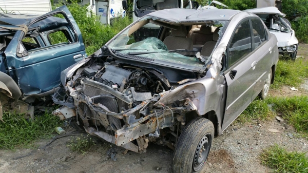 ขายรถอุบัติเหตุ HONDA CITY 2004 พร้อมเล่มทะเบียน