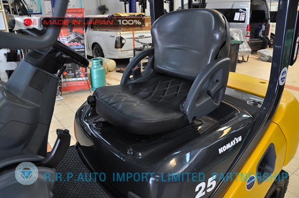 ขายรถโฟล์คลิฟท์มือสอง KOMATSU FD25C-16-731295 ราคา 355,000 บาท นำเข้าจากประเทศญี่ปุ่น 100\% ไม่เคยใช้งานในไทย