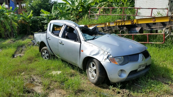 ขายรถอุบัติเหตุ TRITON 4DOR 2006 พร้อมเล่มทะเบียน