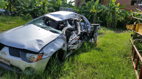 ขายรถอุบัติเหตุ TRITON 4DOR 2006 พร้อมเล่มทะเบียน