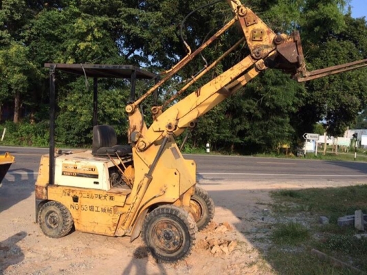 ขายรถตัก โคมัสซุ SD10-3เครื่องดีเซล เกียณ์ธรรมดา พวงมาลัยเพาเวอร์ รถพร้อมใช้ เดิมๆๆจากนอก เครื่องดีมาก ระบบไฮดรอลิคดี ไม่รั่วไม่ซึม