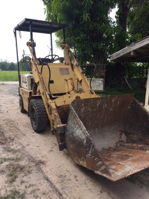 ขายรถตัก โคมัสซุ SD10-3เครื่องดีเซล เกียณ์ธรรมดา พวงมาลัยเพาเวอร์ รถพร้อมใช้ เดิมๆๆจากนอก เครื่องดีมาก ระบบไฮดรอลิคดี ไม่รั่วไม่ซึม