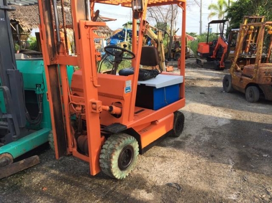 รถยกTOTOTA 4 FB 20 2ตันงาสไลด์ สูง4เมตร พร้อมตู้ชาร์จ