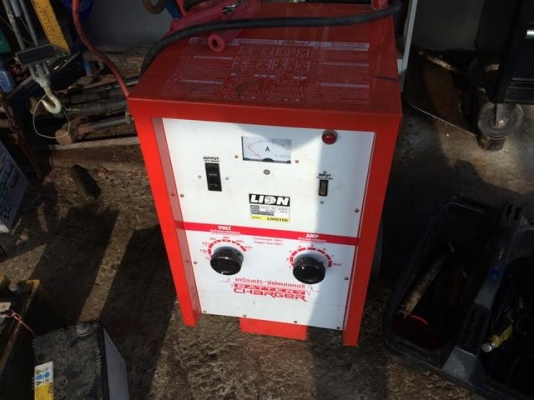 รถยกTOTOTA 4 FB 20 2ตันงาสไลด์ สูง4เมตร พร้อมตู้ชาร์จ รถยกTOTOTA 4 FB 20 2ตันงาสไลด์ สูง4เมตร พร้อมตู้ชาร์จ