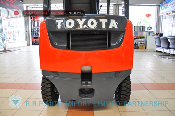 ขายรถโฟล์คลิฟท์มือสอง TOYOTA รุ่น 8FD14-11009 ราคา 315,000 บาท นำเข้าจากประเทศญี่ปุ่น 100\% ไม่เคยใช้งานในไทย