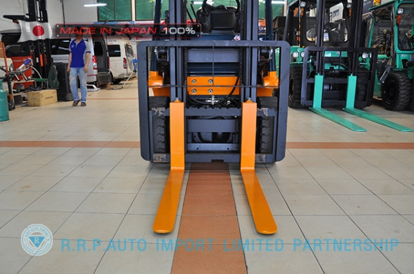 ขายรถโฟล์คลิฟท์มือสอง TOYOTA รุ่น 7FD18-18583 ราคา 295,000 บาท นำเข้าจากประเทศญี่ปุ่น 100\% ไม่เคยใช้งานในไทย