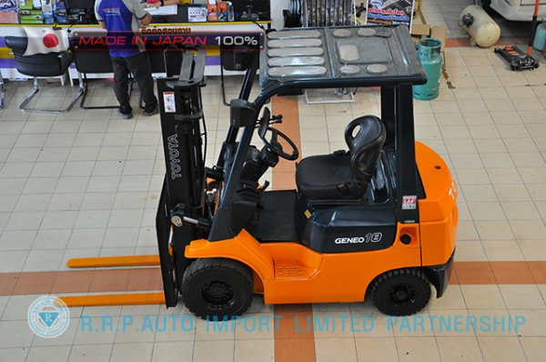 ขายรถโฟล์คลิฟท์มือสอง TOYOTA รุ่น 7FD18-18583 ราคา 295,000 บาท นำเข้าจากประเทศญี่ปุ่น 100\% ไม่เคยใช้งานในไทย