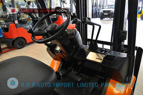 ขายรถโฟล์คลิฟท์มือสอง TOYOTA รุ่น 7FD18-18583 ราคา 295,000 บาท นำเข้าจากประเทศญี่ปุ่น 100\% ไม่เคยใช้งานในไทย