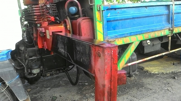 ขายเครน UNIC 3.7ตัน 3ปอก ท้องวี เอวแน่น บูมดี ฐานมีป่ะให้แข็งแรงครับ