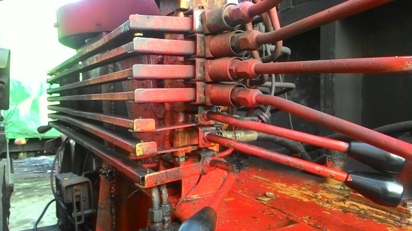 ขายเครน UNIC 3.7ตัน 3ปอก ท้องวี เอวแน่น บูมดี ฐานมีป่ะให้แข็งแรงครับ