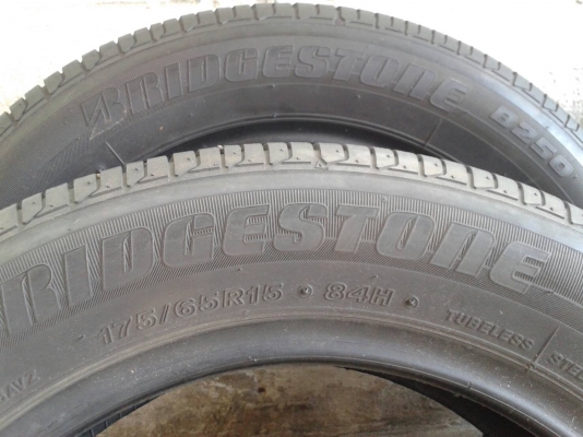 ยางบริสโตน 175/65 R15 ปี13 สวยๆ ชุดนี้ ราคา 1800 บาท ยางบริสโตน 175/65 R15 ปี13 สวยๆ ชุดนี้ ราคา 1800 บาท