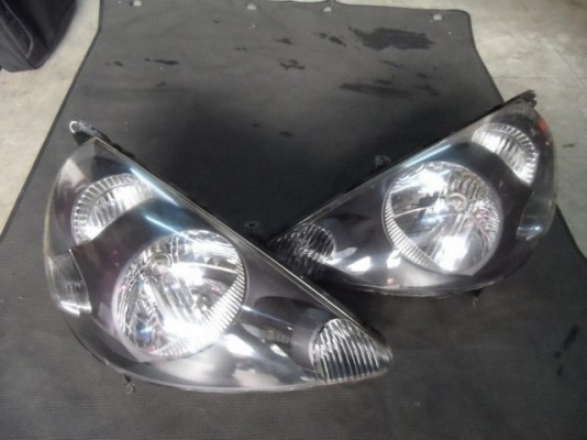 อะไหล่ รถยนต์ มือ สอง ไฟหน้ารถยนต์ ฮอนด้า โคมดำ แจ๊ส ปี2003 Honda jazz