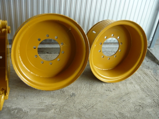 จำหน่ายล้อรถบด แผ่นแทรก กะทะล้อ โซลินอยตัวเดิน รถบด รถปูยาง มีให้เลือกหลายแบบ