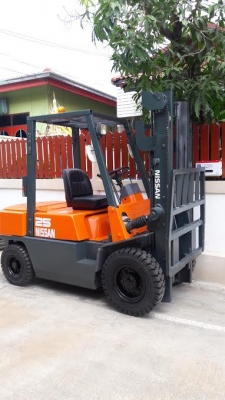 ขายนิสสัน ดีเซล  2.5 ตัน