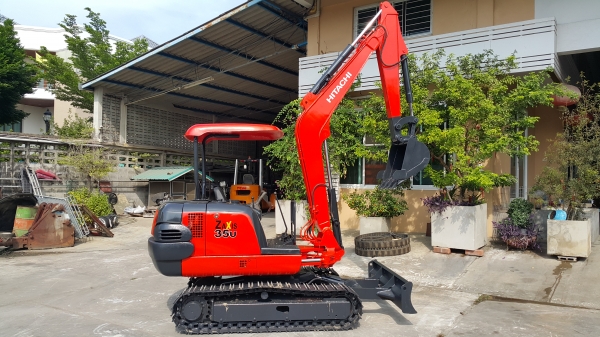 ขาย รถขุด HITACHI รุ่น EX35-2-  มือสองญี่ปุ่น แทรกเหล็กสวย สลักแน่น ทั้งคัน ปั้มนิ้ว ทำงานไว มือถือ/LINE ID : 0818753444