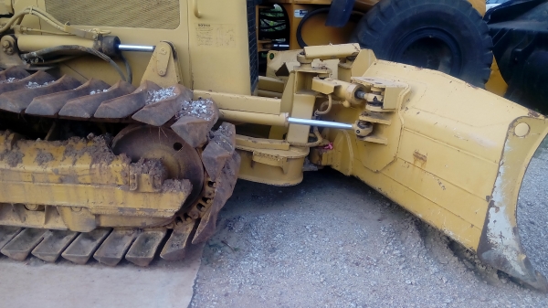 แทร็คเตอร์ CAT D4G LGP เก่านอก Japan แทร็คเตอร์ CAT D4G LGP เก่านอก Japan