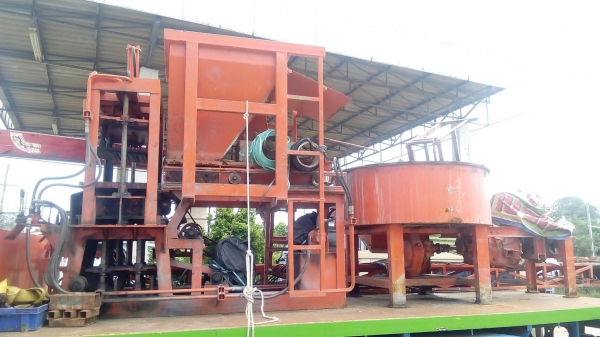 เครื่องอัดอิฐบล็อก แบบ 4 ก้อน กะบะสไลด์ มือสอง