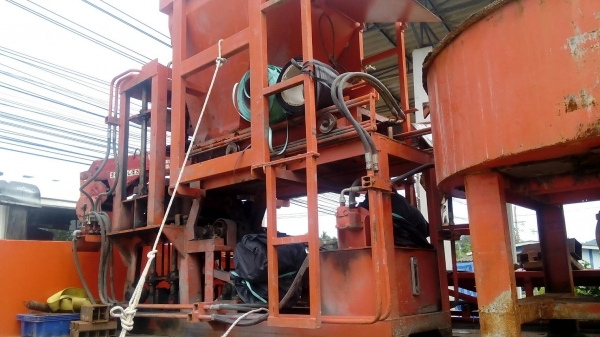 เครื่องอัดอิฐบล็อก แบบ 4 ก้อน กะบะสไลด์ มือสอง