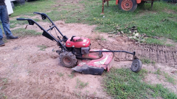 ขาย เครื่องตัดหญ้า แบบรถเข็น HONDA 4 จังหวะ ตัดหญ้าสูงต่ำได้ ชม VDO ได้ครับ ขาย เครื่องตัดหญ้า แบบรถเข็น HONDA 4 จังหวะ ตัดหญ้าสูงต่ำได้ ชม VDO ได้ครับ