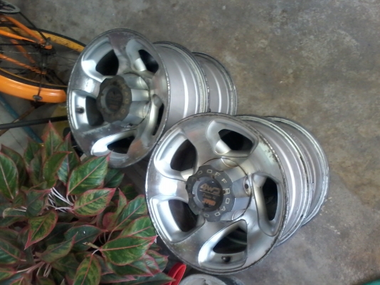 ล้อมือสอง