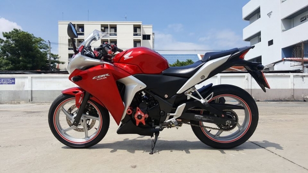HONDA CBR250R ตัว TOP มี ABS สภาพเหมือนรถมือหนึ่งป้ายแดงรับประกัน ฟรีโอน