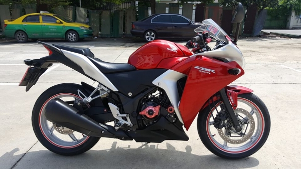 HONDA CBR250R ตัว TOP มี ABS สภาพเหมือนรถมือหนึ่งป้ายแดงรับประกัน ฟรีโอน