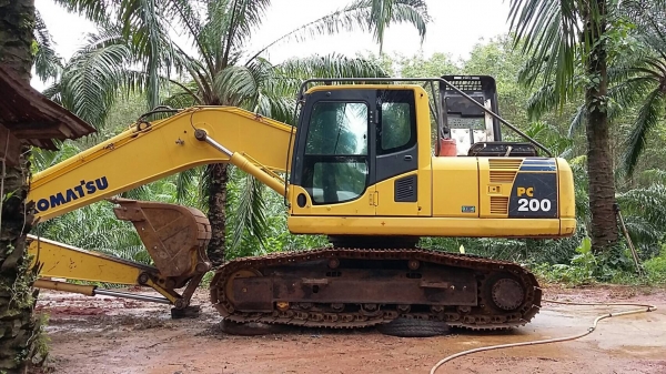 รถแมคโค KOMATSU PC 200  รุ่น 8  11090 ชั่วโมง
