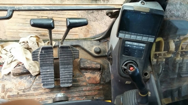 รถแมคโค KOMATSU PC 200 รุ่น 8 11090 ชั่วโมง รถแมคโค KOMATSU PC 200 รุ่น 8 11090 ชั่วโมง