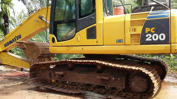 รถแมคโค KOMATSU PC 200  รุ่น 8  11090 ชั่วโมง