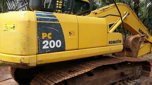 รถแมคโค KOMATSU PC 200  รุ่น 8  11090 ชั่วโมง