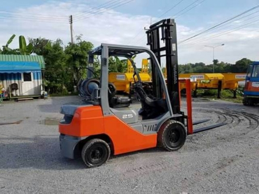 โฟล์คลิฟท์ Toyota 2.5 ตัน รุ่น 8 เสาสูง เครื่องเบนซินแก๊ส สวย โฟล์คลิฟท์ Toyota 2.5 ตัน รุ่น 8 เสาสูง เครื่องเบนซินแก๊ส สวย