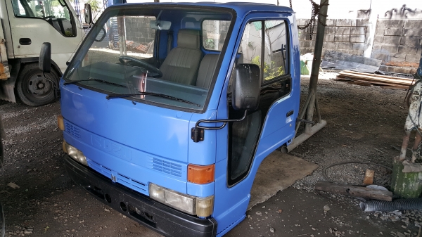 ขายหัวเก๋งNKR24Vทำสีภายในภายนอกเสร็จแล้ว ยกหัวได้