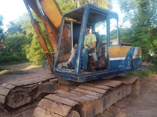 KOBELCO  SK 200 มาร์คทู  รถใช้งานได้ไม่ผิดหวังเกินราคา เครื่องเดิม ปั้มเดิม ประตูข้างมี โคลงกระจกหน้ามี โช่บูชดี แต่โลวเลอร์ต้องเปลื่ยนยก เอวมีหลวม เครื่องดืปั้มดี ราคา 345,000บ. สนใจติดต่อ 0835601591 หรือ 0903494058