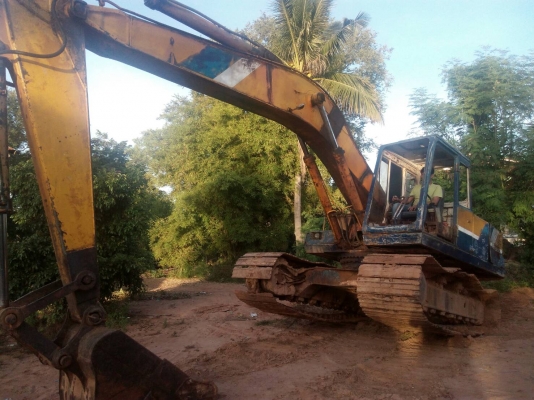 KOBELCO  SK 200 มาร์คทู  รถใช้งานได้ไม่ผิดหวังเกินราคา เครื่องเดิม ปั้มเดิม ประตูข้างมี โคลงกระจกหน้ามี โช่บูชดี แต่โลวเลอร์ต้องเปลื่ยนยก เอวมีหลวม เครื่องดืปั้มดี ราคา 345,000บ. สนใจติดต่อ 0835601591 หรือ 0903494058