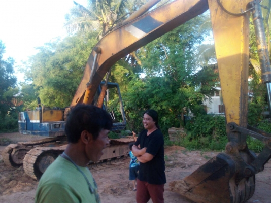 KOBELCO  SK 200 มาร์คทู  รถใช้งานได้ไม่ผิดหวังเกินราคา เครื่องเดิม ปั้มเดิม ประตูข้างมี โคลงกระจกหน้ามี โช่บูชดี แต่โลวเลอร์ต้องเปลื่ยนยก เอวมีหลวม เครื่องดืปั้มดี ราคา 345,000บ. สนใจติดต่อ 0835601591 หรือ 0903494058