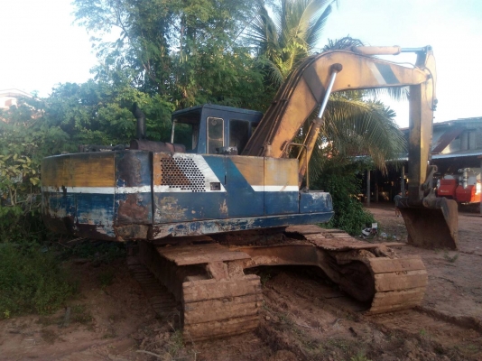 KOBELCO  SK 200 มาร์คทู  รถใช้งานได้ไม่ผิดหวังเกินราคา เครื่องเดิม ปั้มเดิม ประตูข้างมี โคลงกระจกหน้ามี โช่บูชดี แต่โลวเลอร์ต้องเปลื่ยนยก เอวมีหลวม เครื่องดืปั้มดี ราคา 345,000บ. สนใจติดต่อ 0835601591 หรือ 0903494058