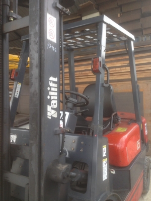 forklift tailift FD25 เสาสูง 4 เมตร เครื่องอีซูซุ เกียร์ออโต้
