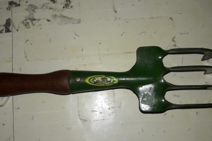 ขายชุดเครื่องมือทำสวน คราดตรง คราดโค้ง เสียม Made in Austaria.