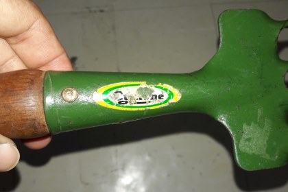 ขายชุดเครื่องมือทำสวน คราดตรง คราดโค้ง เสียม Made in Austaria.